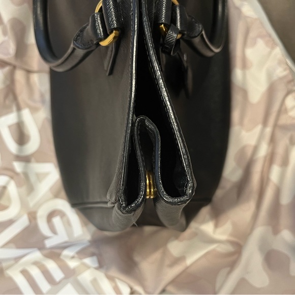 Prada Saffiano Gardner’s Tote Bag 🖤💛 - Picture 5 of 8